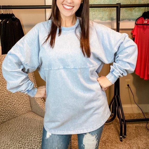 Fantastic Fawn Tops - NWT - Mineral Washed Light Sweatshirt - Size Large